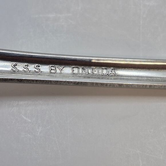 Oneida SSS Maestro St. Leger Vintage Serving Spoons Set of 2 Discontinued - Picture 13 of 16